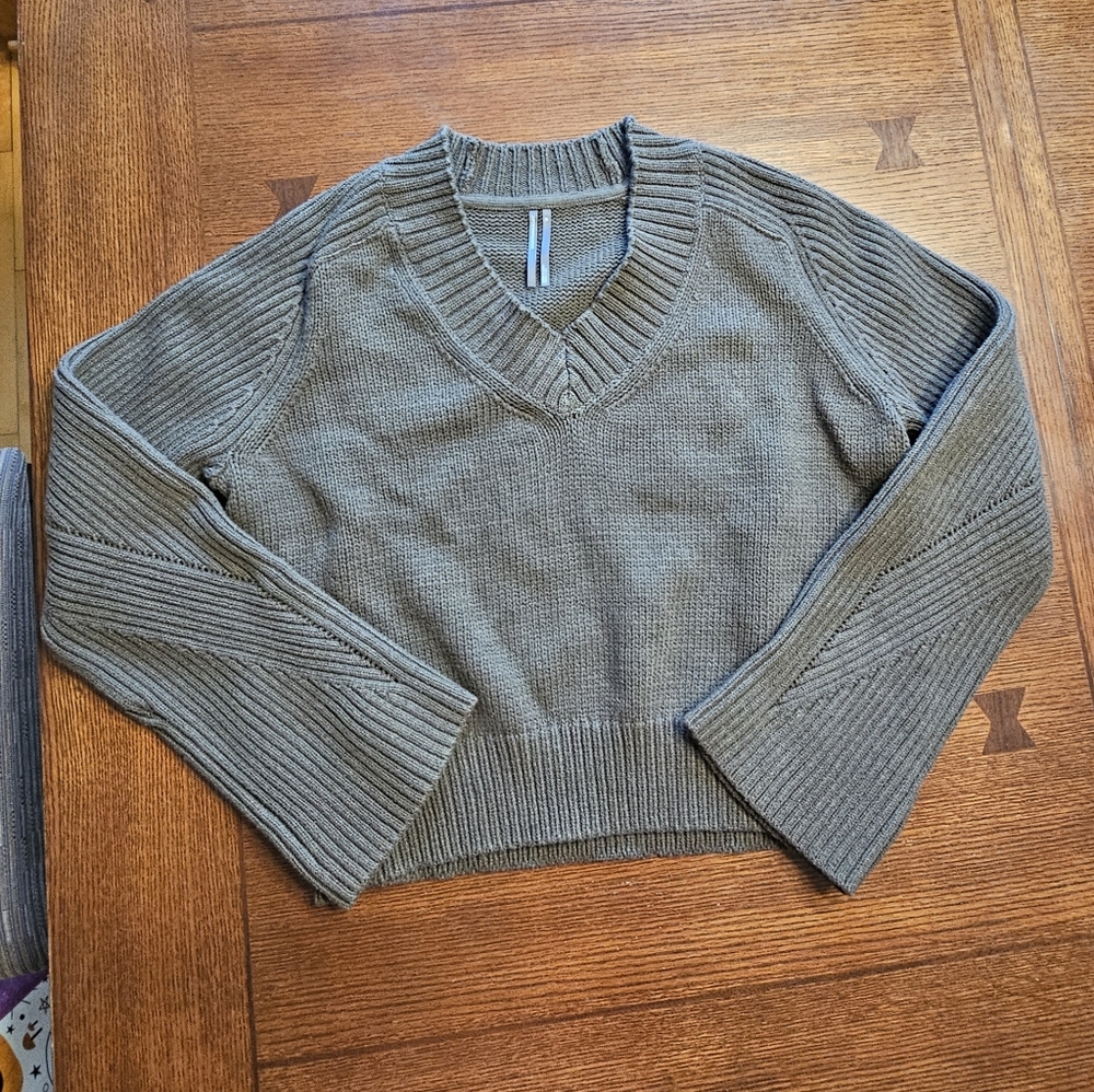 Anthropologie Bell Sleeve V-Nech Sweater XL